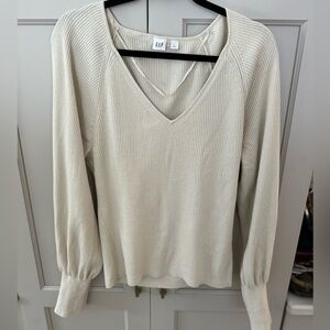 GAP Women's V-Neck Sweater in Cream